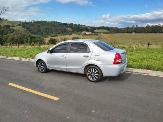TOYOTA ETIOS 1.5 PLATINUM SEDAN 16V FLEX 4P MANUAL TOYOTA ETIOS 1.5 PLATINUM SEDAN 16V FLEX 4P MANUAL